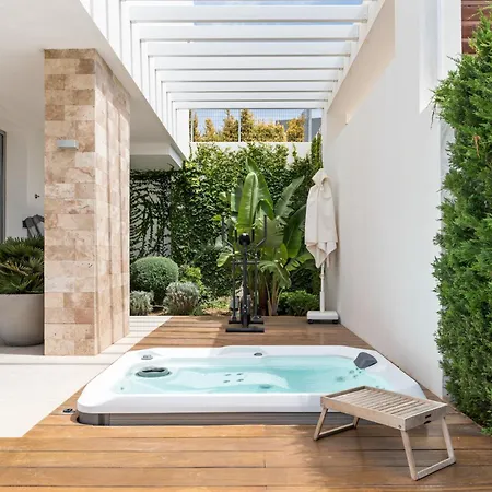 Mariposa Villa *